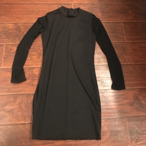 Black short dress with mesh sleeves - Picture 1 of 2